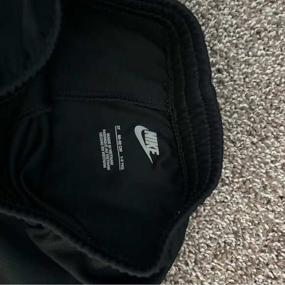 Nike Gray Dri-FIT Tee - Picture 6 of 6